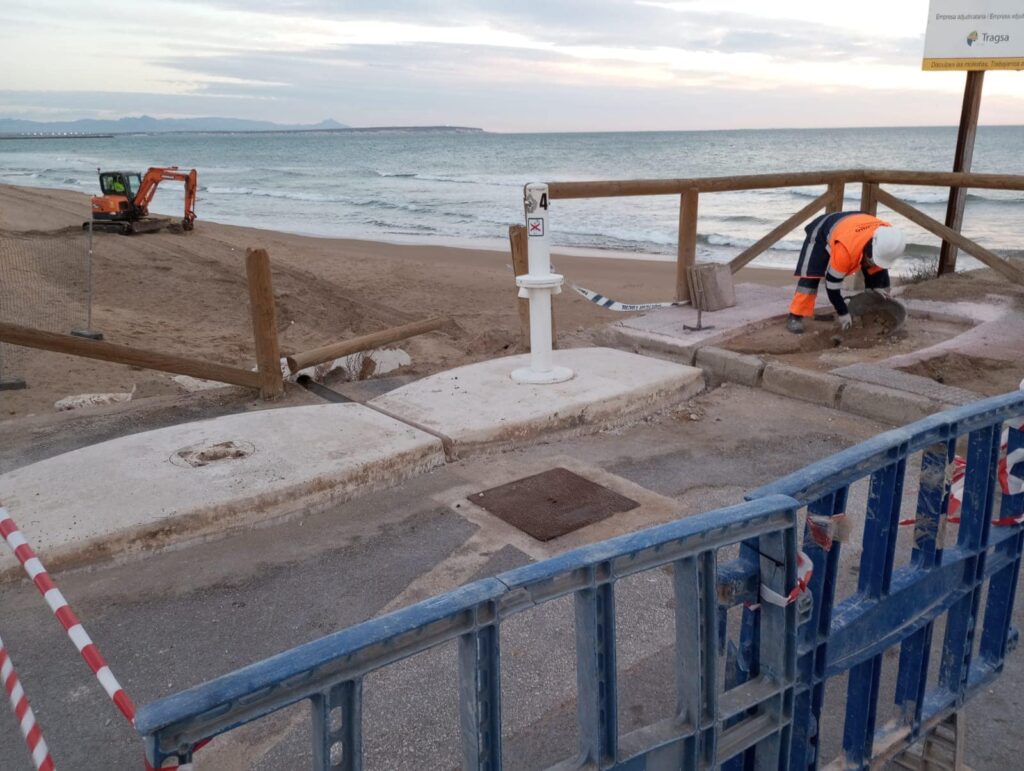 Guardamar del Segura enhances walkways and adds footpaths at Vivers Beach.