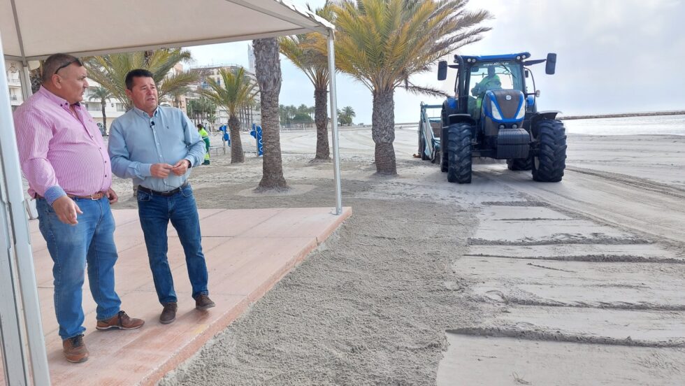 Ready, set, beach! Santa Pola gears up for Easter with lifeguards and pristine sands.