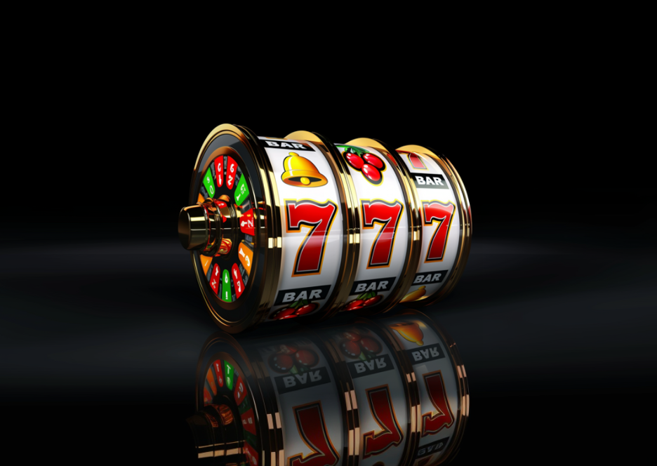 barrel from a slot machine showing 3 lucky 7's