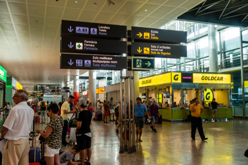 Alicante-Elche Airport braces for Easter rush: Holiday travel trends.