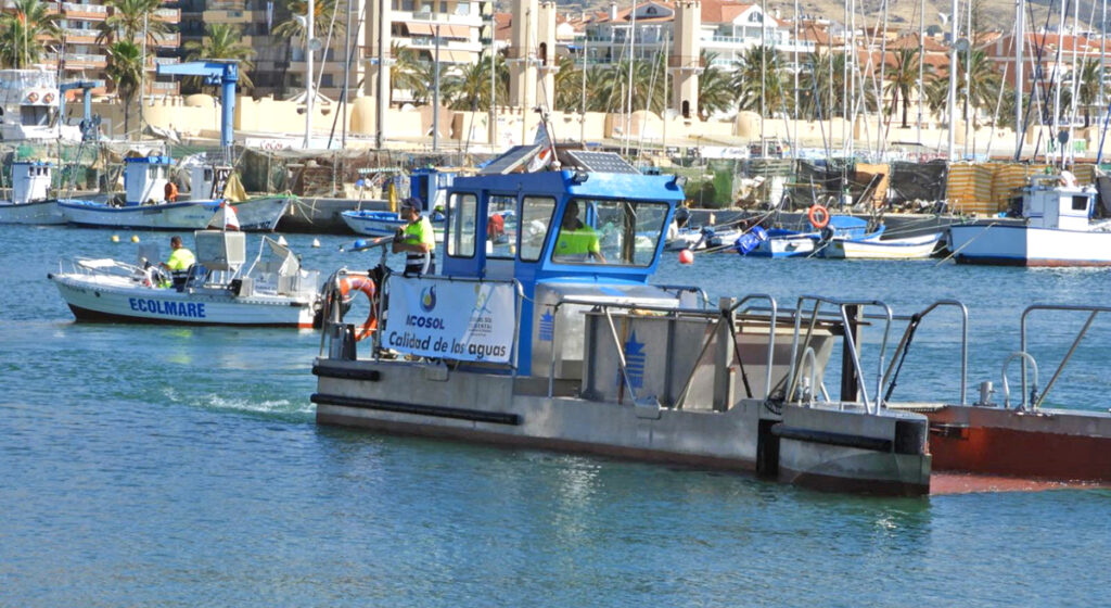 15 boats to clean the coastline