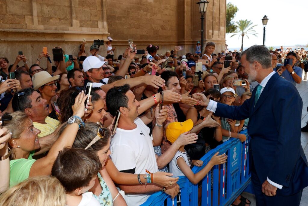 King Felipe VI greeting people in Palma