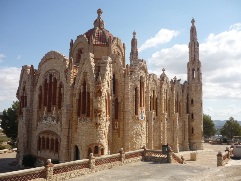 Novelda: Explore the marvels of the Sanctuary of Santa María Magdalena.