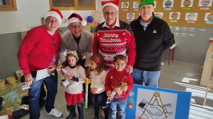 The Masonic team. L Matt James, Chris Ward, Rodney Bignell, Peter Johnson with some of the children from the school in Aldaia