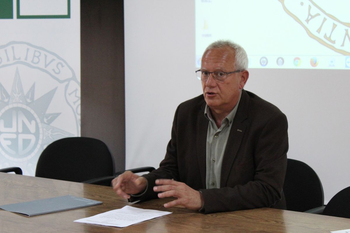 Mayor against language law changes