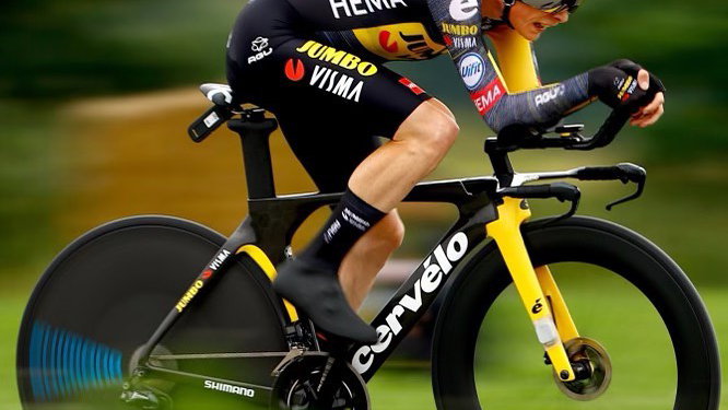 Jonas Vingegaard on his bike cycling. Euro Weekly News.