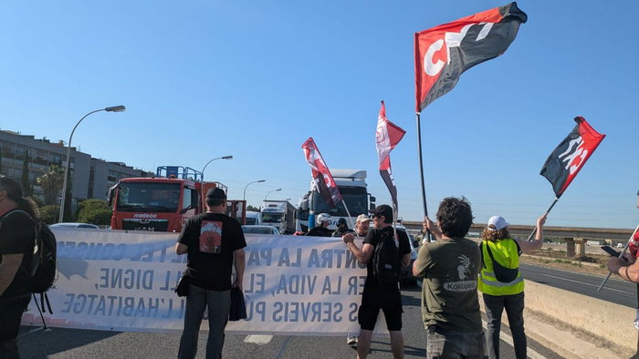 The general strike against regional president Carlos Mazón began in the early hours of Thursday, 29 May, with roadblocks, picket lines and demonstrations already affecting traffic, public services and commercial activity in several parts of the Comunitat Valenciana. Expats and residents in Valencia and Castelló are advised to avoid key roads and city centres today if possible, and to follow local updates.