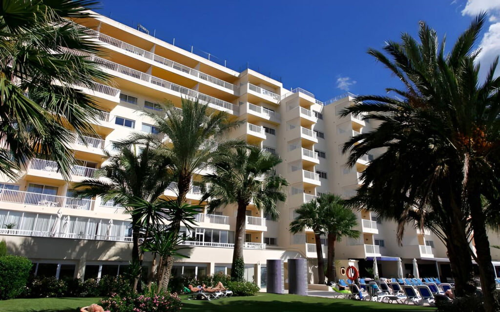 Hundreds of Brits flee hotel fire in Mallorca as two are injured « Euro ...