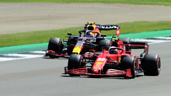F1 cars racing