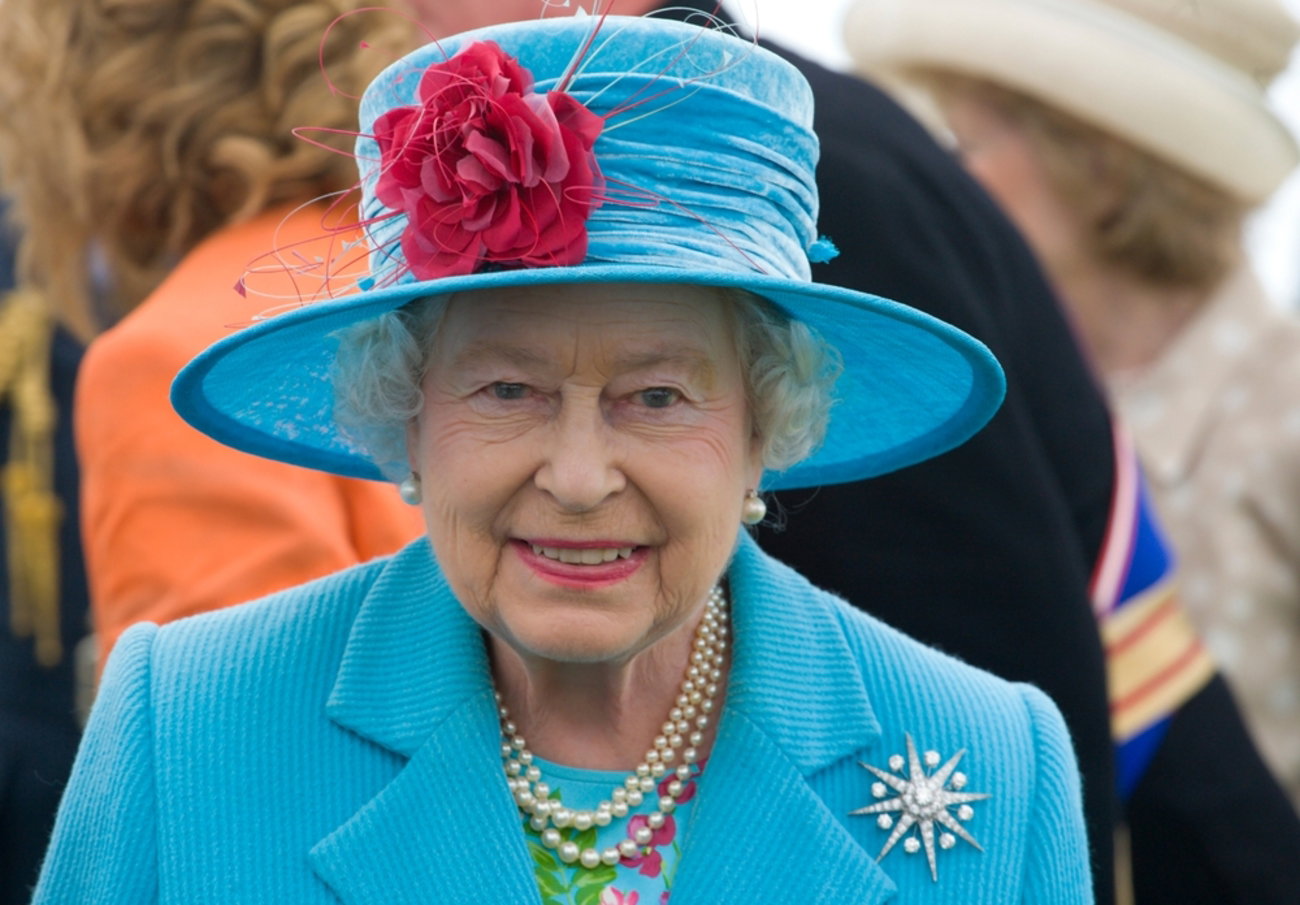 Em Elizabeth Queen Elizabeth II’s fashion exhibition « Euro Weekly News