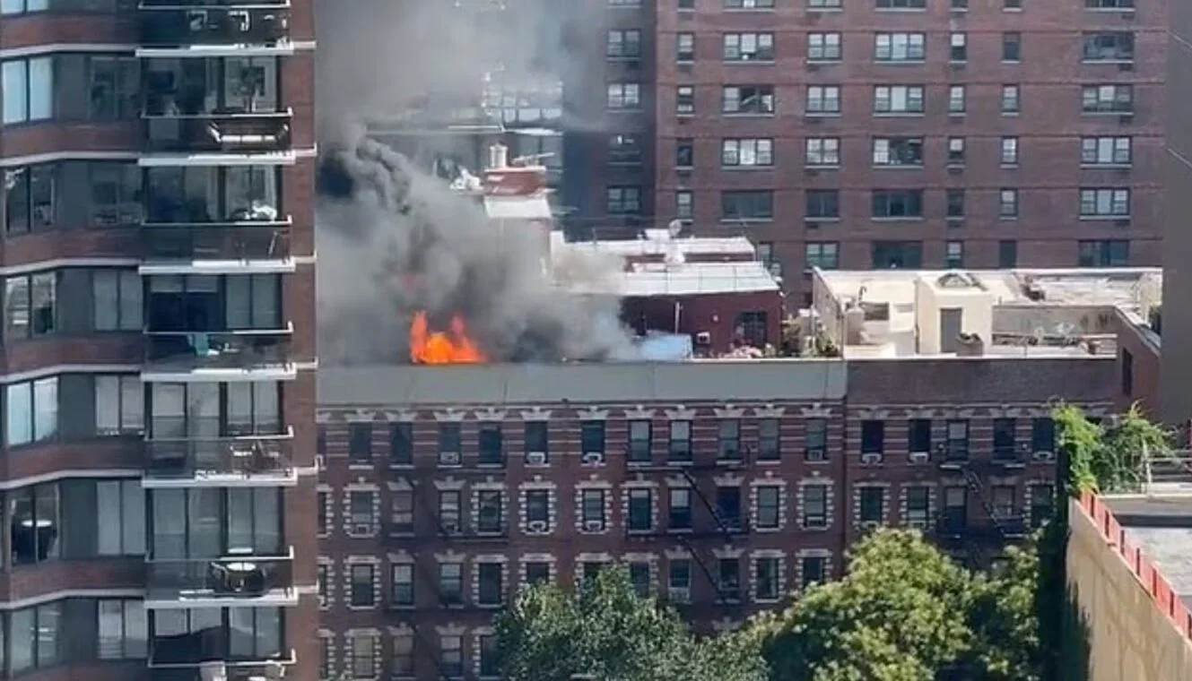 Large fire erupts in a Manhattan apartment building « Euro Weekly News