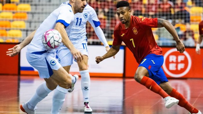 Renato Lopes Furtado playing.