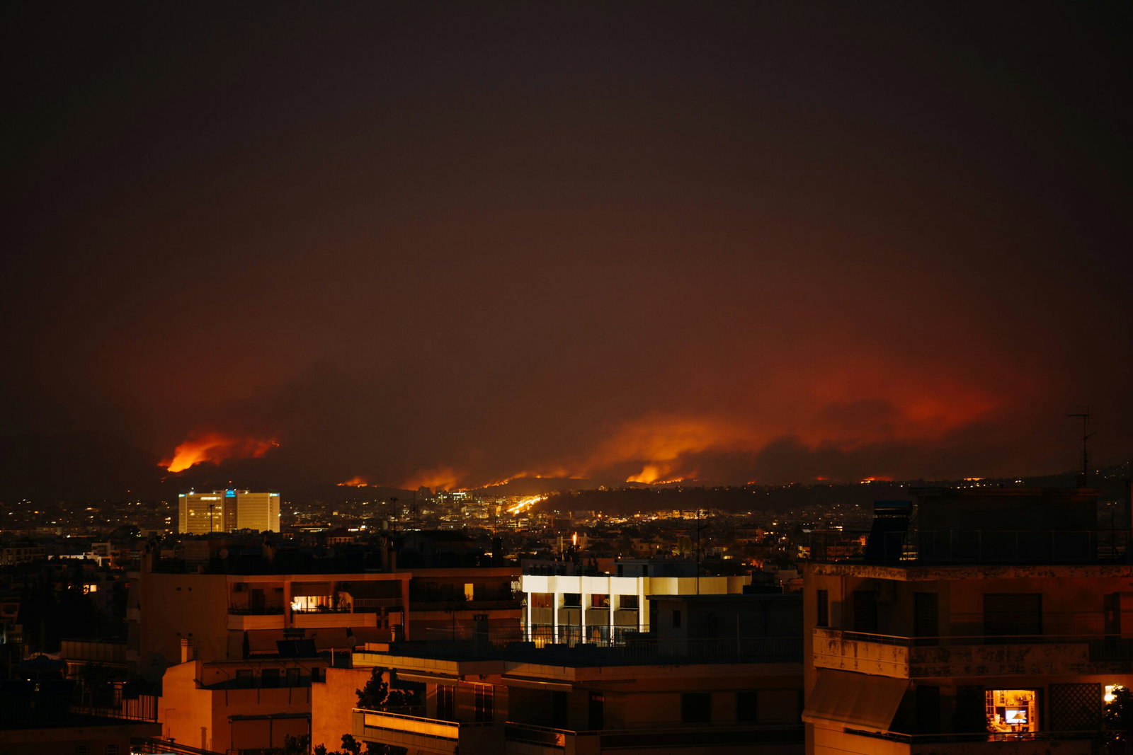 Hundreds Evacuate as Wildfires Rage Near Athens « Euro Weekly News