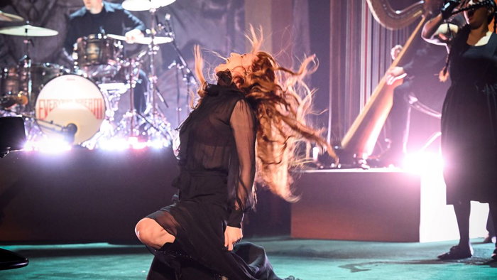 Everybody Scream, song by Florence and the Machine