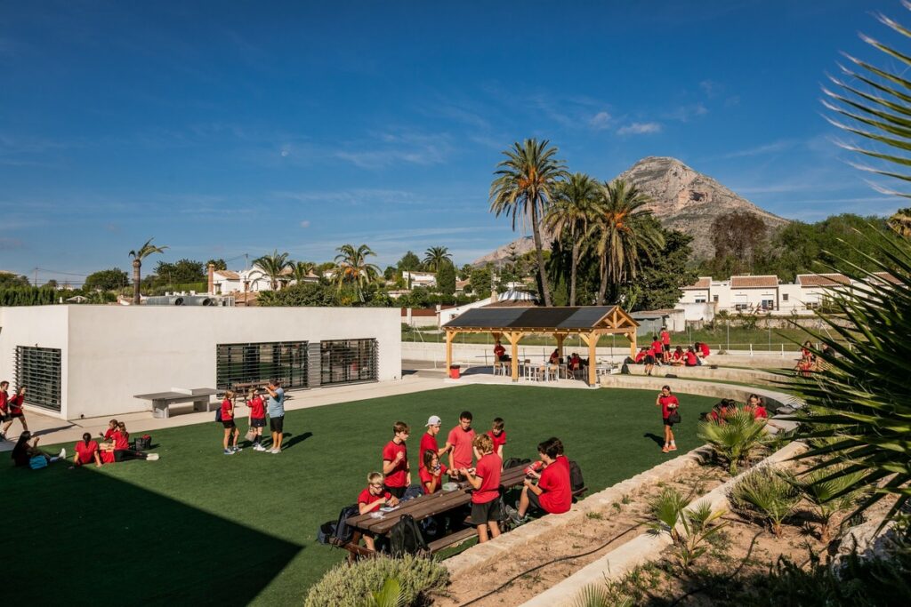 Xàbia College's Festive Fair: Uncover the Christmas Magic!