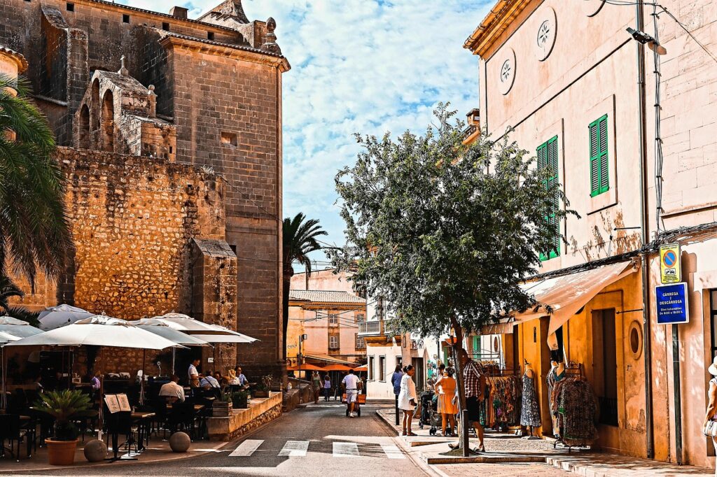 Black Friday in Spain?! What Happens When Simple Living Meets Shopping Frenzy?