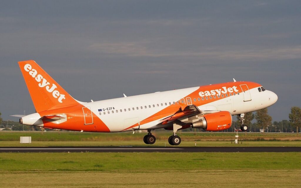 EasyJet flight attempting landing at La Coruña airport