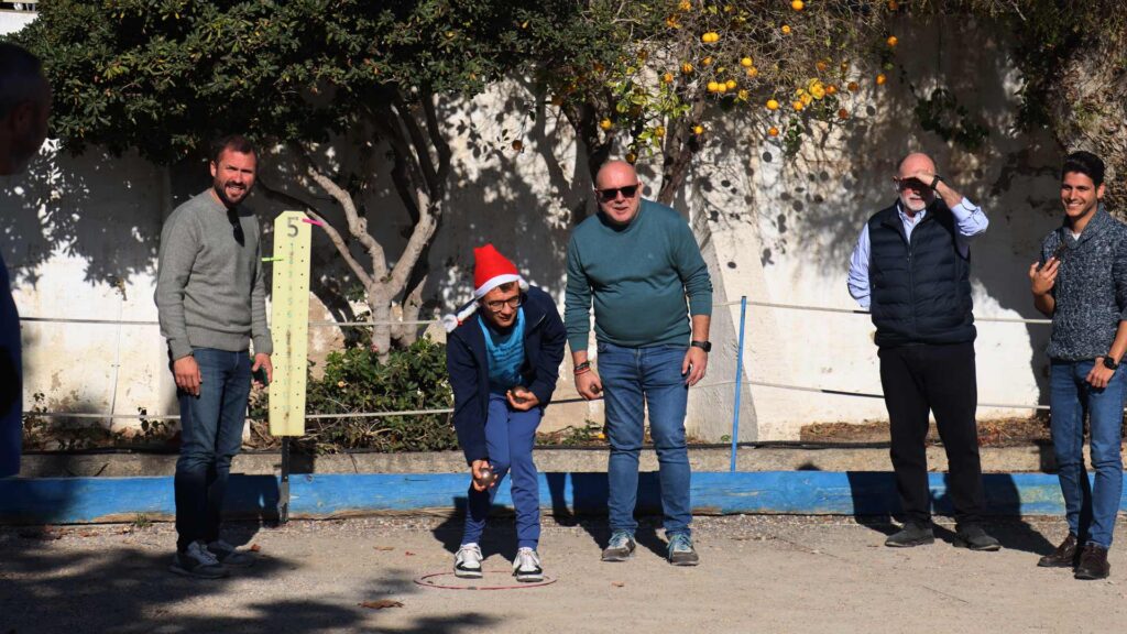Doble Amor centre in Benidorm hosts classic petanque tournament