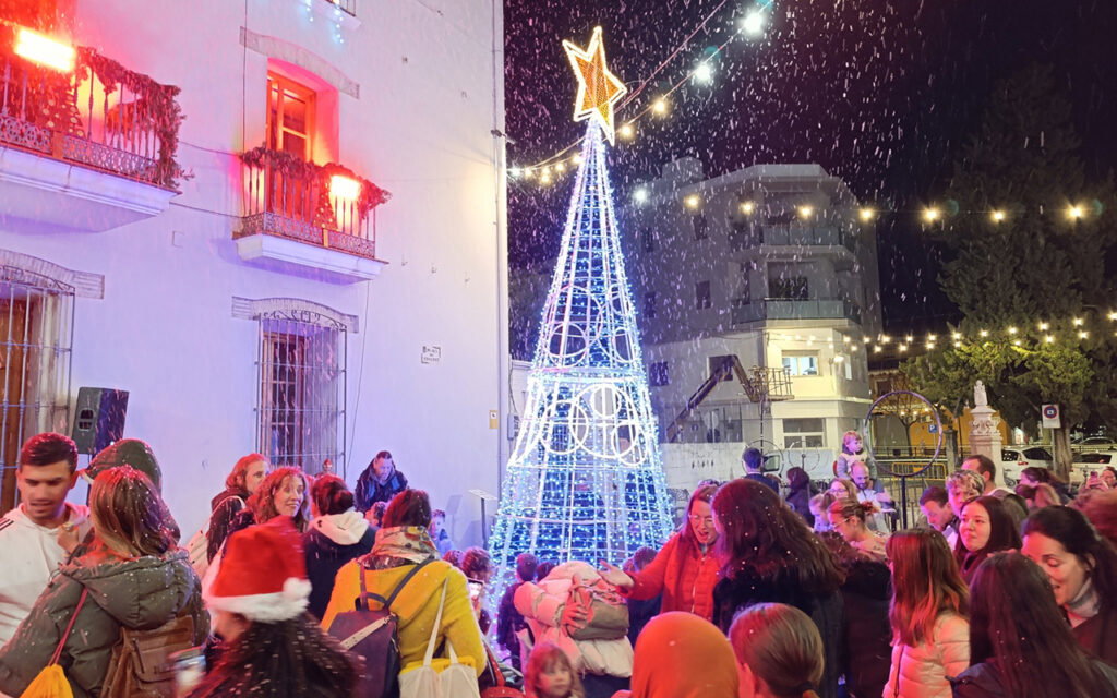 Ondara shines with its first-ever Christmas lights display