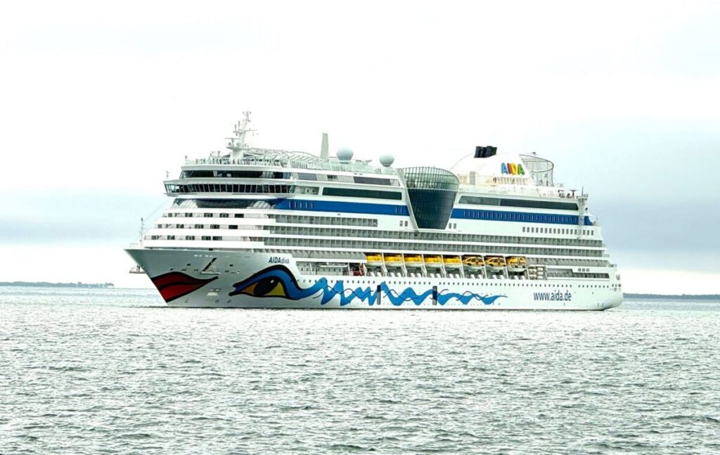 Luxury Cruise Nightmare: Norovirus Outbreak Traps 100+! What Will Happen?
