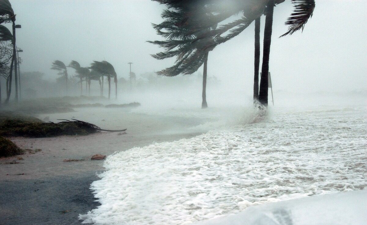 Intense rain and howling winds batter coast « Euro Weekly News