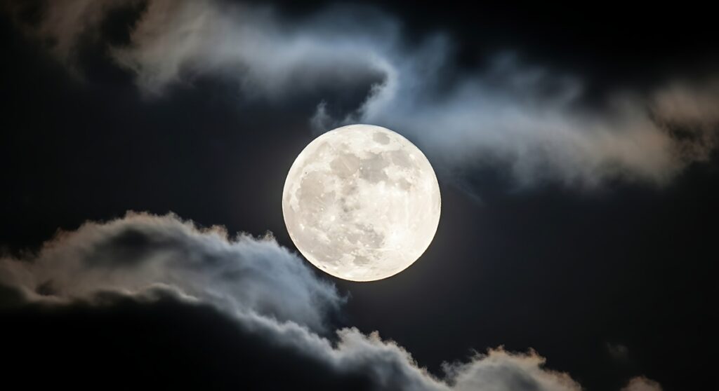 RARE Supermoon Tonight! Miss It & You'll Wait 2 Decades!