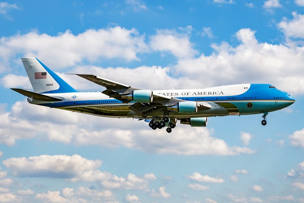 Air Force One Emergency! Trump's Flight Forced to Abort! What Happened?!