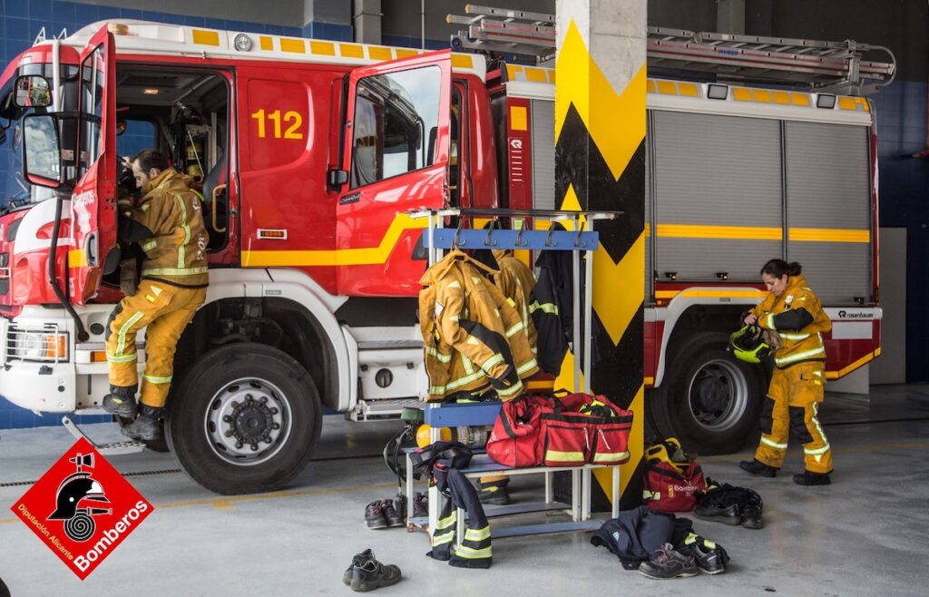 Alicante Battered! 22 Wind Incidents Leave Firefighters Overwhelmed!