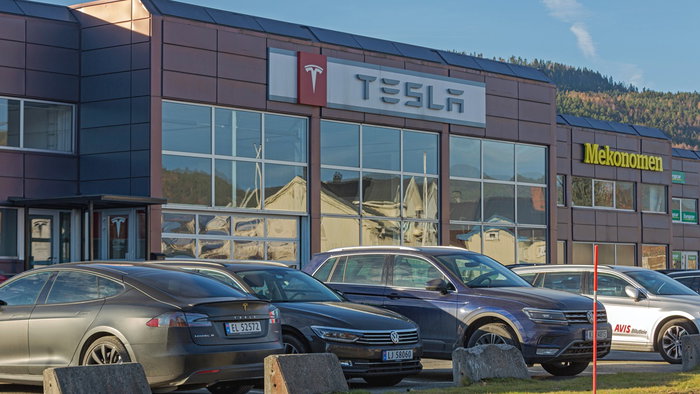 Tesla showroom in Norway with several electric cars parked outside