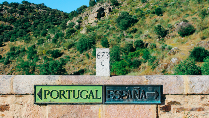 Sign on the Spanish-Portuguese border