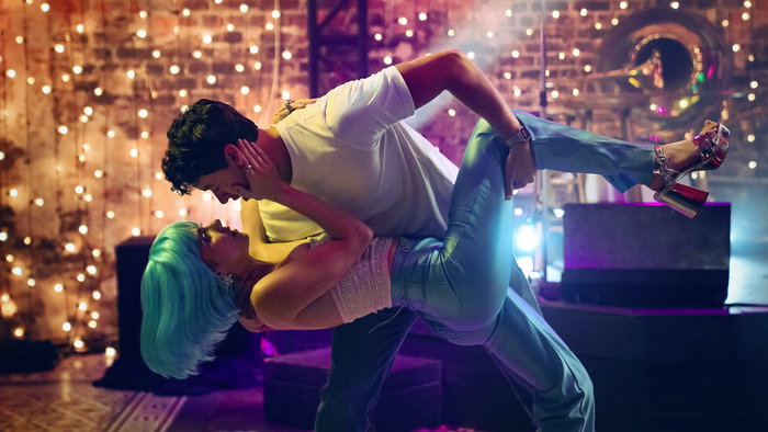 Poppy and Alex from Netflix's People We Meet on Vacation film.