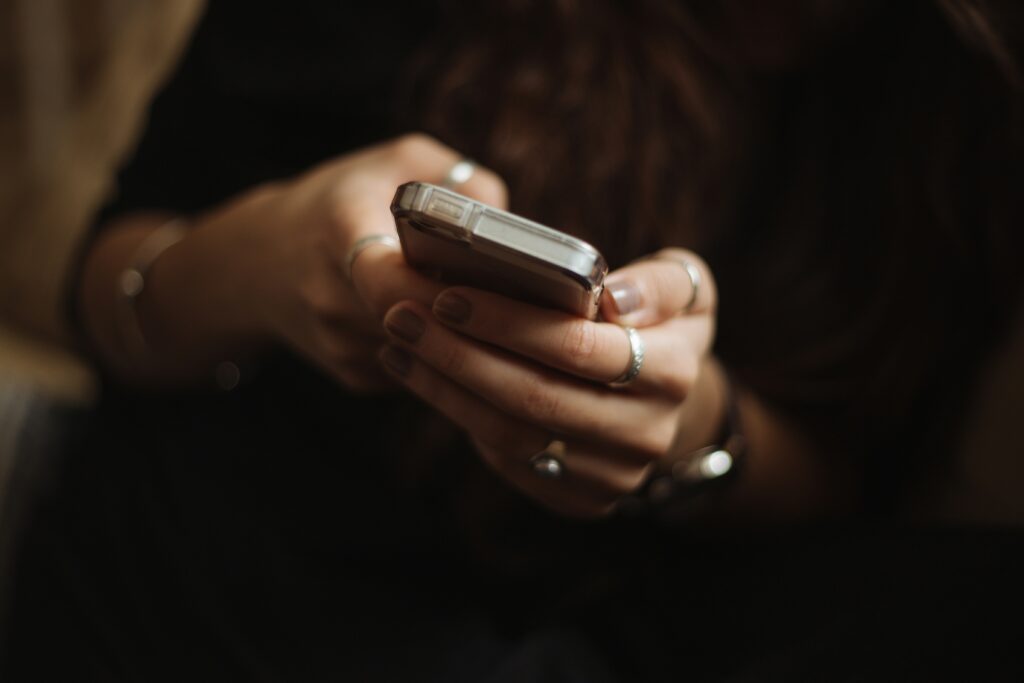 Cyber Flashing Crackdown! Nude Photo Senders Face UK Justice!