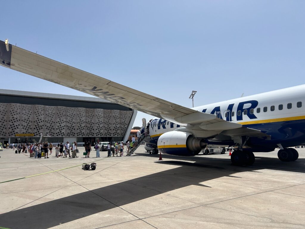 Ryanair Flight Nightmare! Drunk Passenger Forces Emergency Landing!