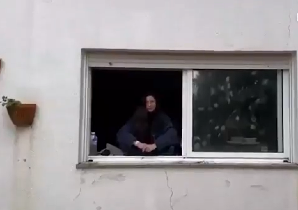 Squatters OUT! Owner's WILD Window Stunt SHOCKS Spain!