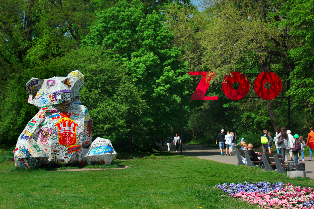 Feathered Friends in Peril! Warsaw Zoo's Urgent Bird Rescue Mission!