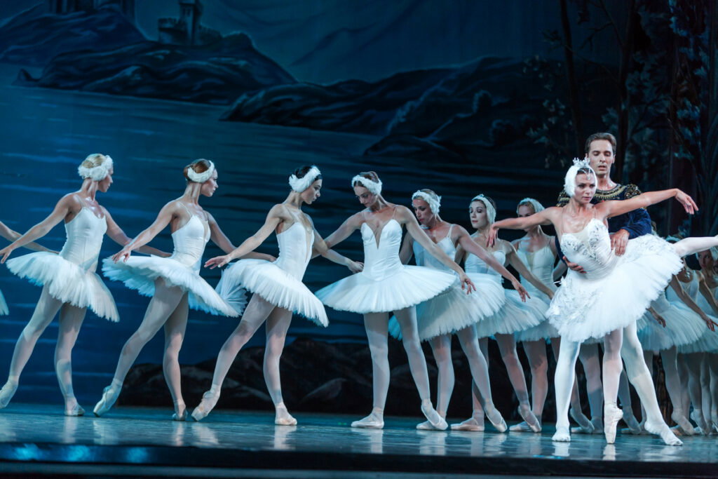 Swan Lake Returns! Will Estepona Be Enchanted Again?