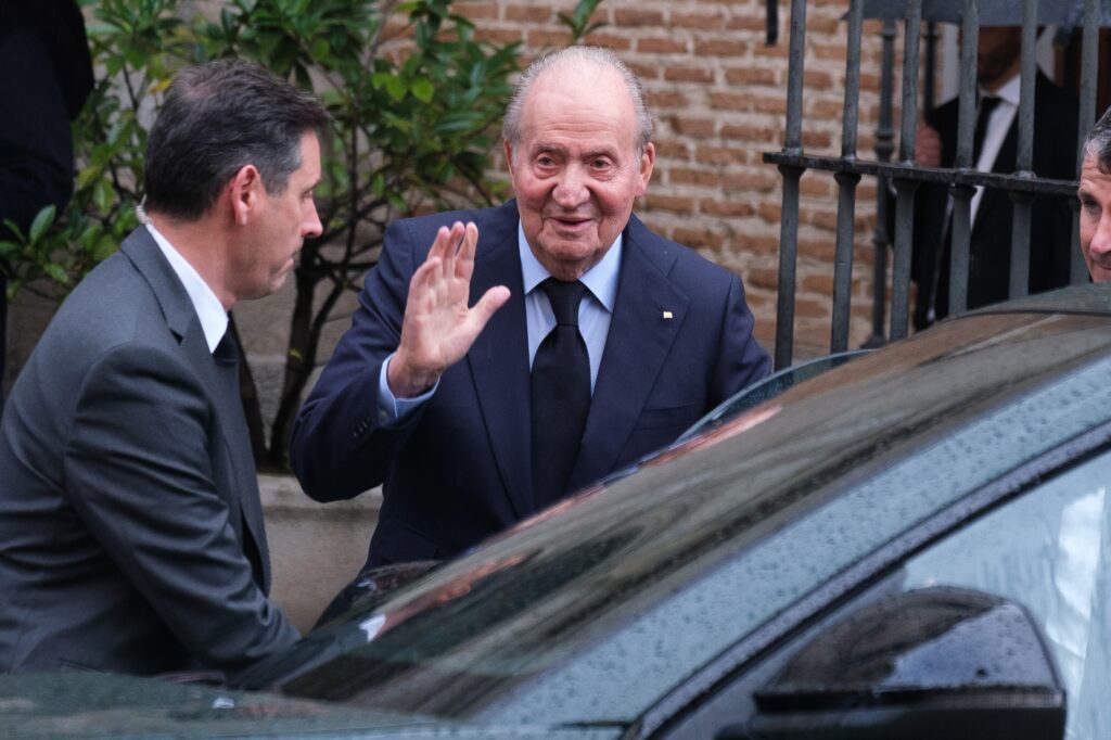 Juan Carlos' Shocking Return?! Spain in Uproar - What Happens Next?!