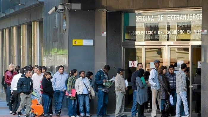 Queuing up for an appointment at the foreigners' office.