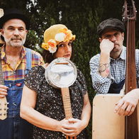 Diógenes Jug Band ready to entertain.