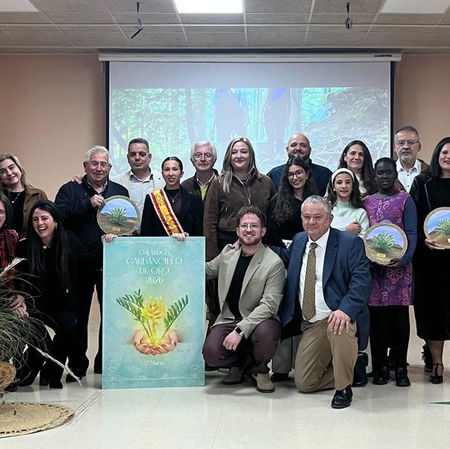 Tenant and landlord signing rental contract in Spain amid proposed 2 percent rent cap