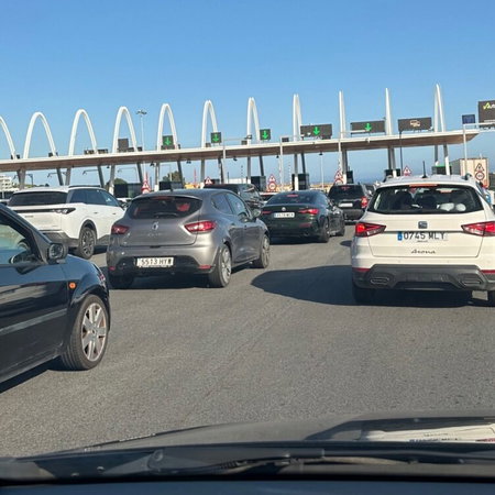Tired drivers arriving at the AP-7 toll.