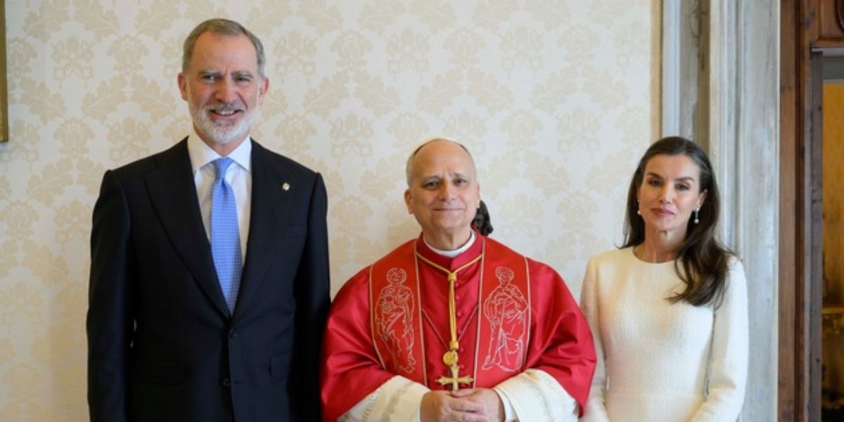 Queen Letizia’s White Vatican Look Sparks Global Attention – And There’s A Powerful Reason Why