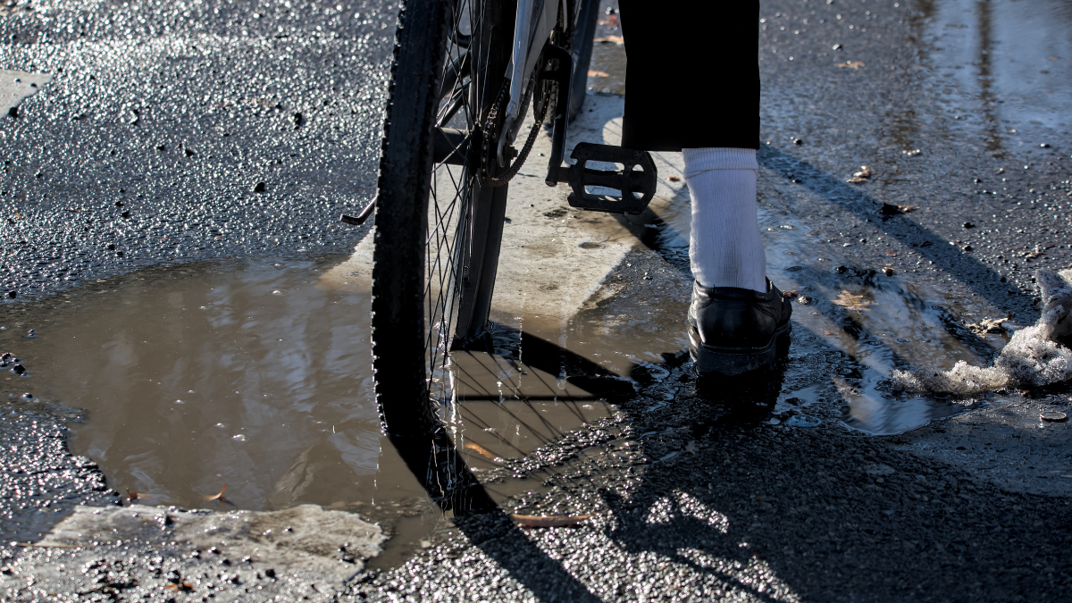 Cyclist wins €10,000 in Spain: How a Spanish court ruled on pothole accidents and road safety