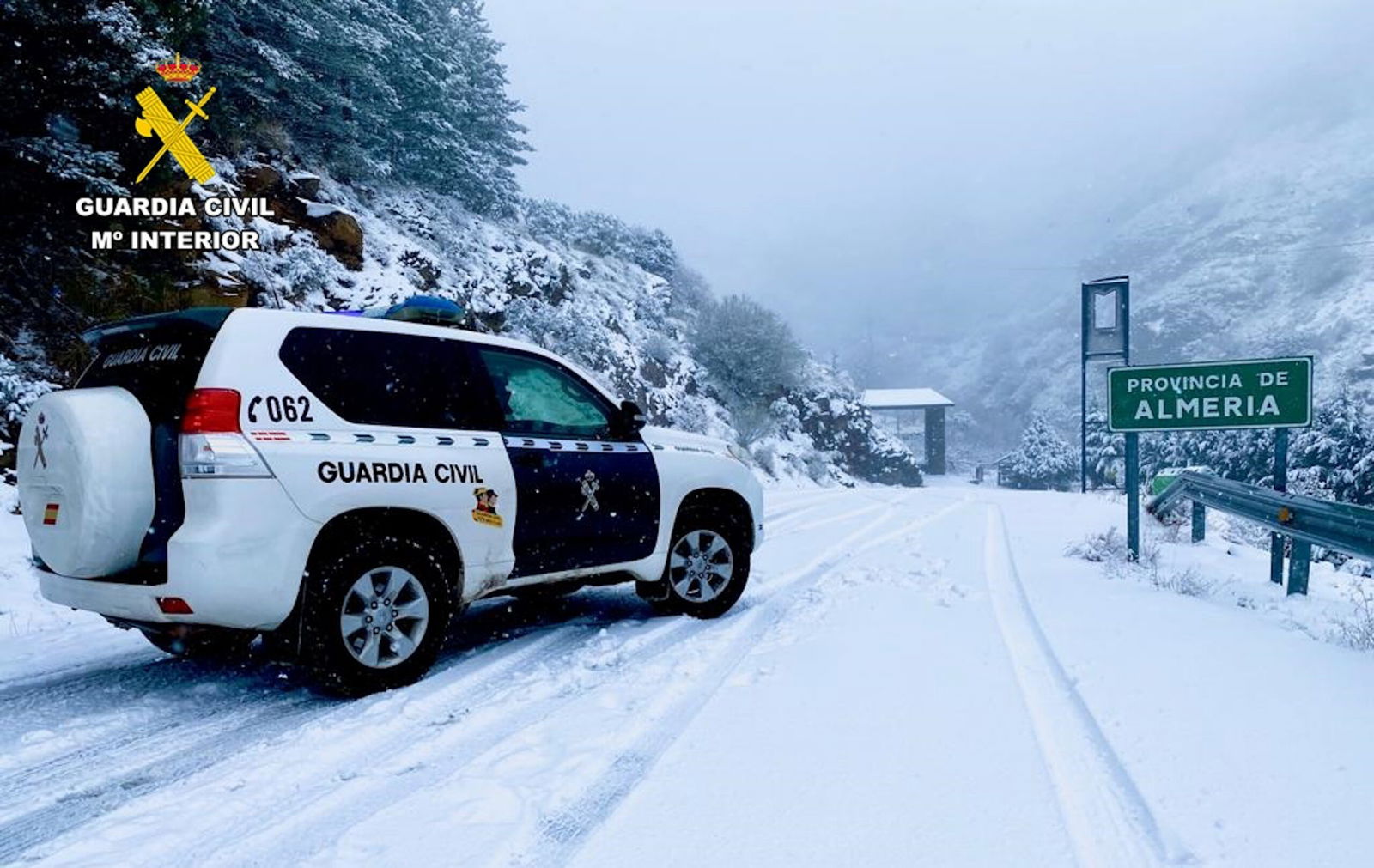 Lost in Sierra Nevada: Guardia Civil trek through snow to rescue hikers