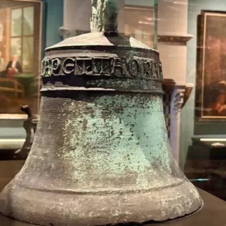 Ancient bell discovered in Bruges garden