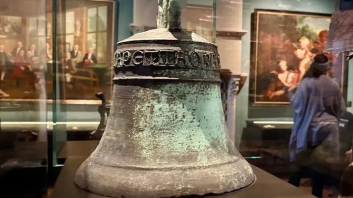 Ancient bell discovered in Bruges garden