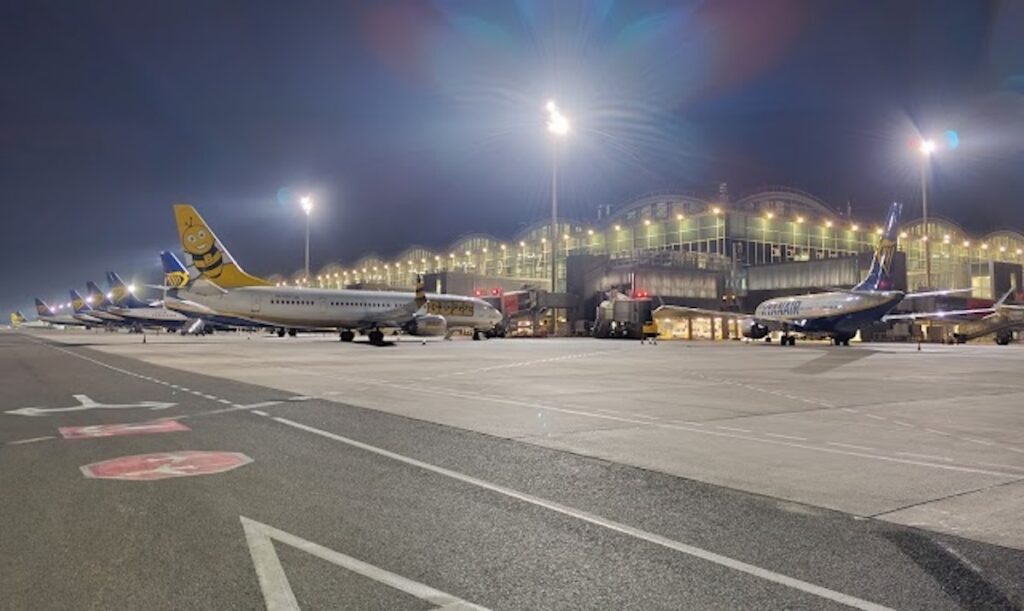 Alicante Airport NIGHT CLOSURE?! Travelers Face Chaos!
