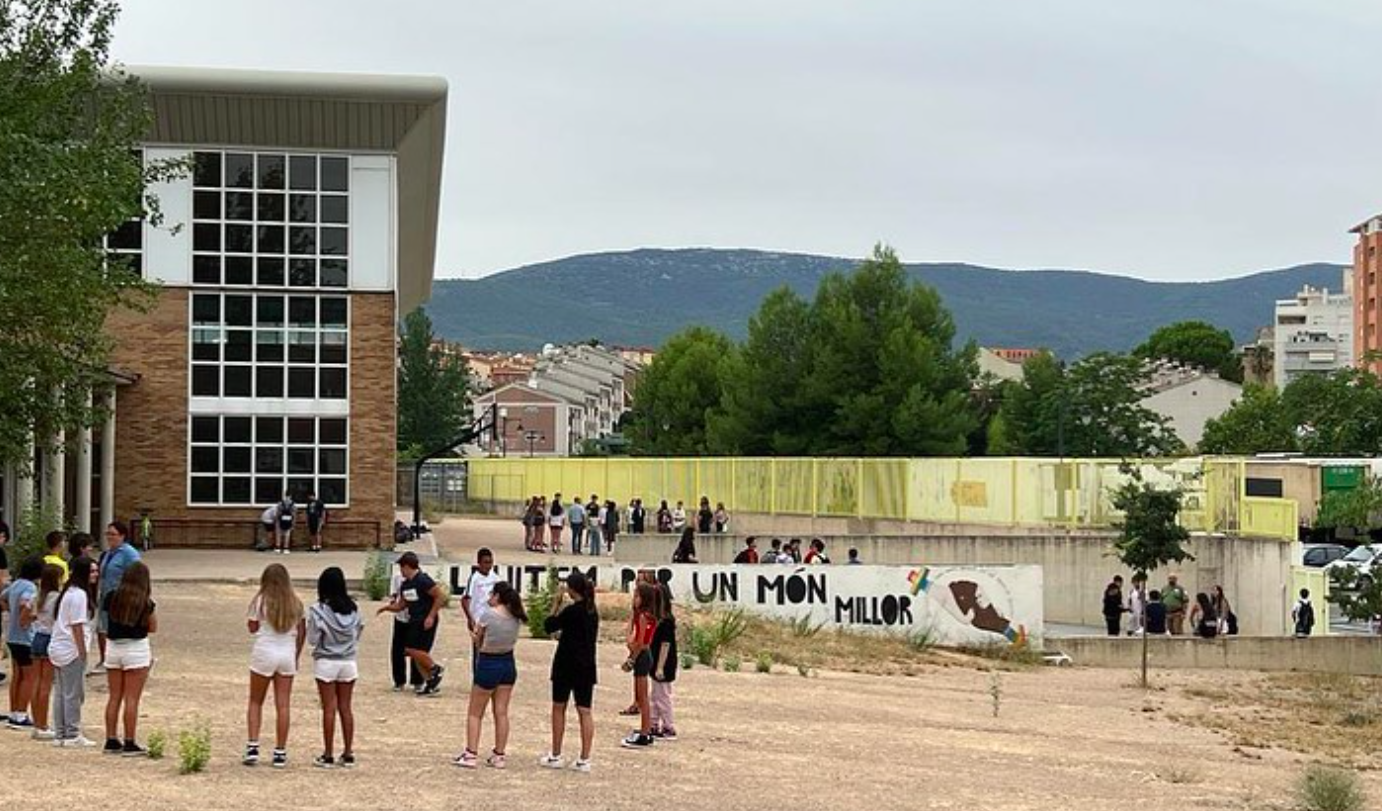Violent attack at Spanish school: Mother and son assault teacher