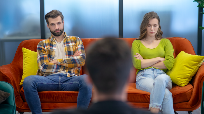 Couple sitting in front of a mediator