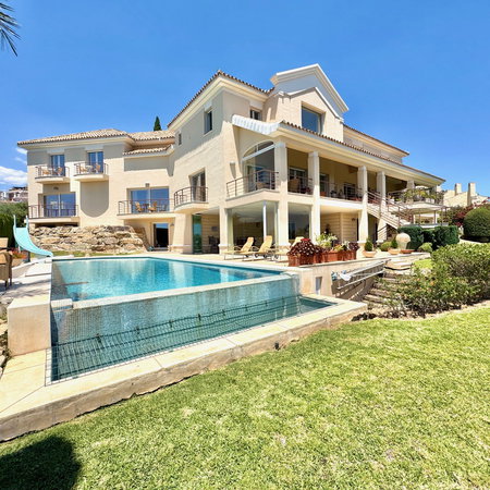 TOP243781 - 6 BED VILLA + 2 BED